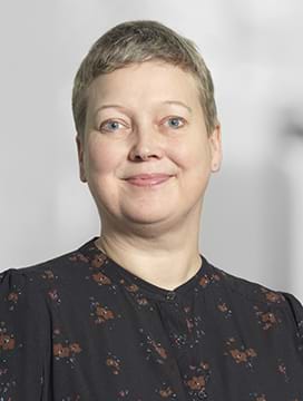 Lilian Larsen, Sekretær